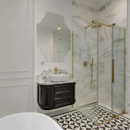 Luxury Apartment *